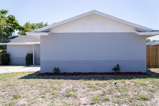 Building Photo - 4 br, 2 bath House - 1710 R Stonehaven Way