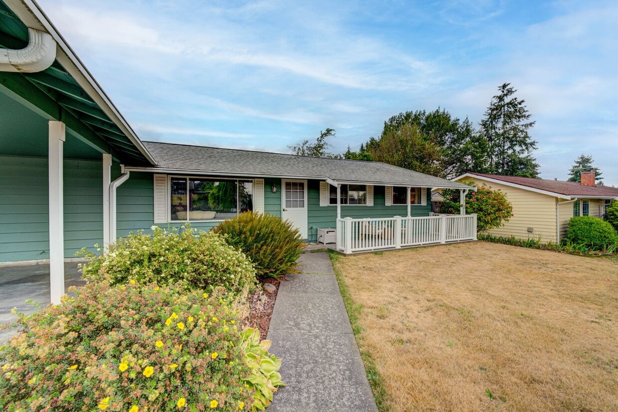 Primary Photo - Spacious 4-Bedroom Home in Prime Renton Lo...