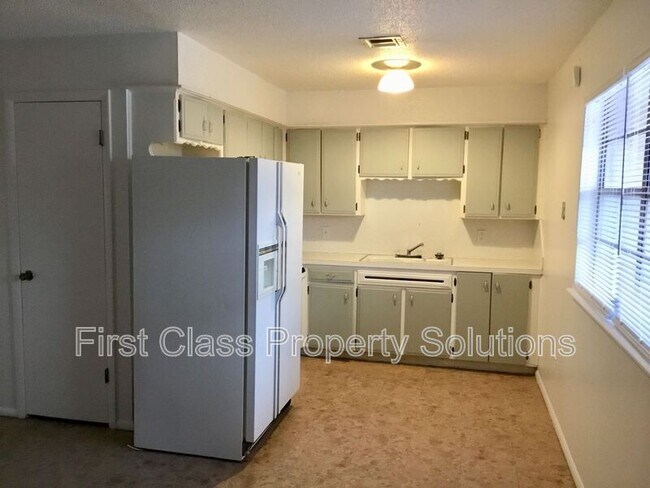 Photo - 1104 N Carol Ln House