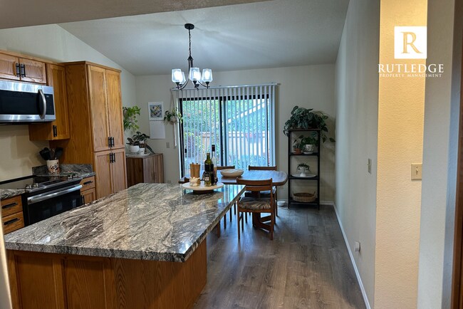 Foto del edificio - Spacious 3 Bedroom, 2 Bath Home in a Quiet...