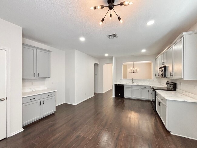 Building Photo - 726 Silverado Way