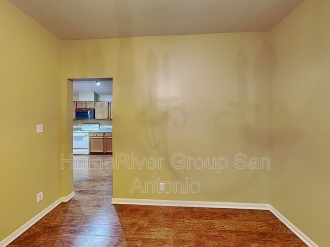 Foto del edificio - 8811 Hetherington Dr