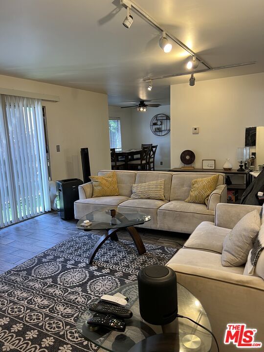 Foto del edificio - 15116 S Raymond Ave