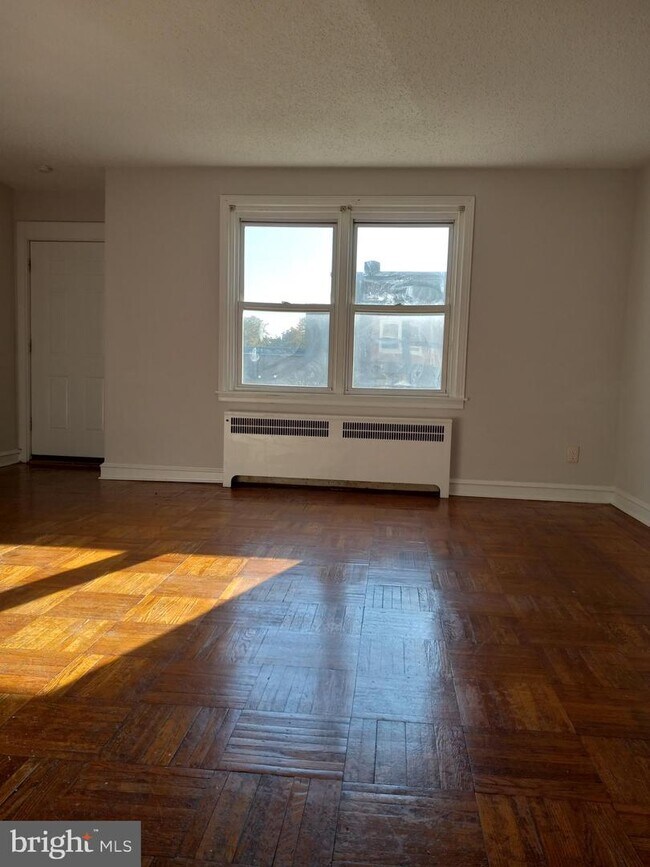 Foto del edificio - 7519 Woolston Ave