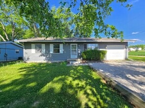 Building Photo - 8224 Pine Dr