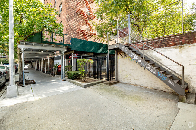 Foto del edificio - Rego Park Gardens - Coop