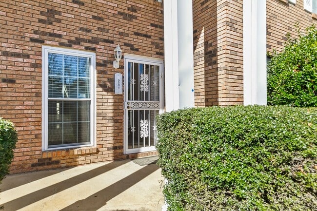 Building Photo - 5202 Woodland Trce