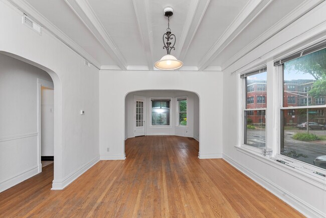 Foto del edificio - 1353 W Catalpa Ave