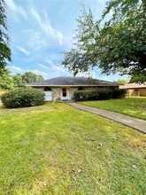 Building Photo - 221 Connie Dr