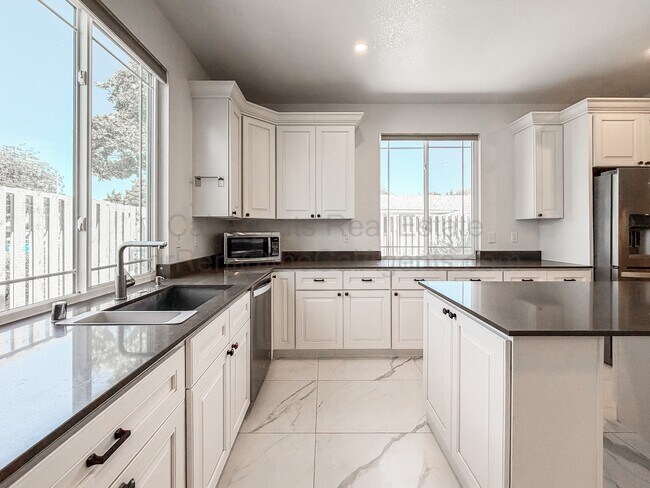 Foto del edificio - 4207 Queen Anne Dr