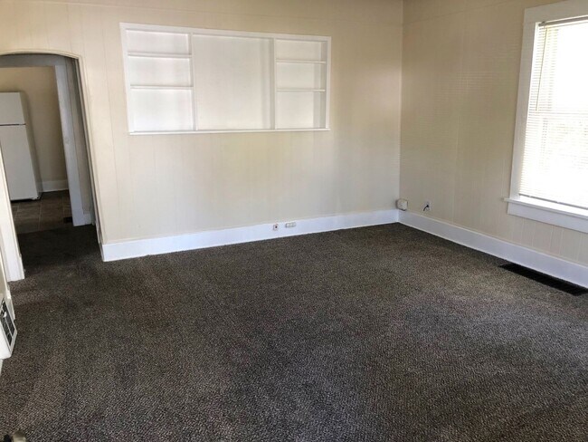 Foto del edificio - 2 Bed, 1 Bath - RANCH STYLE!!