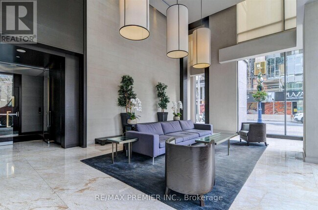 Photo du bâtiment - 18-2918 Yorkville Ave