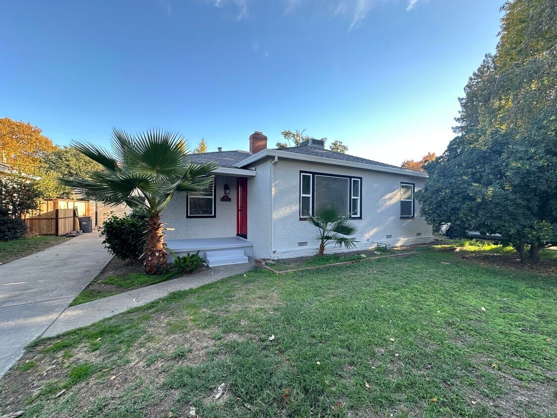 Foto principal - Remodeled Gem in Desirable Neighborhood