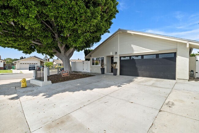 Foto del edificio - Irvine central location 2bd/1ba with separ...