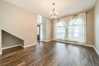 Building Photo - 6219 Summerville Ln