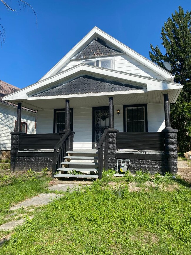 Building Photo - 3013 E 128th St