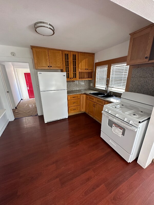 Foto del edificio - 22581 Pearl Ave