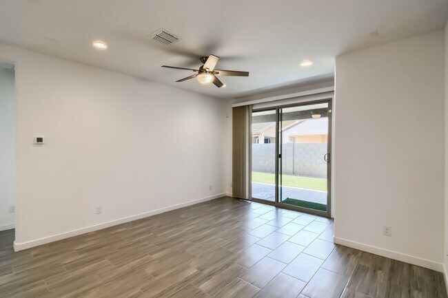 Foto del edificio - Three Bedroom Home in Glendale