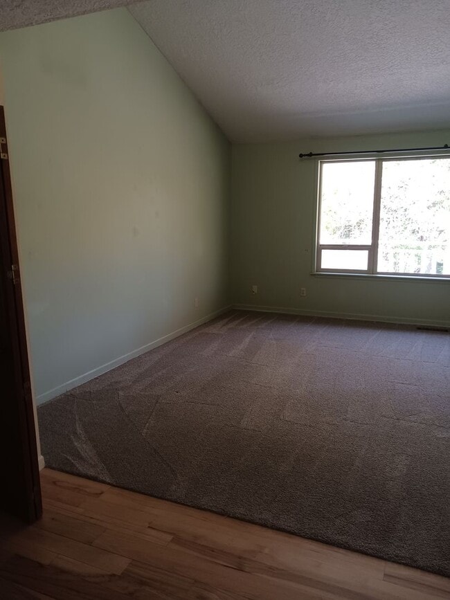 Foto del edificio - 708 Highland Dr