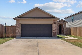 Building Photo - 1111 Rd 5102