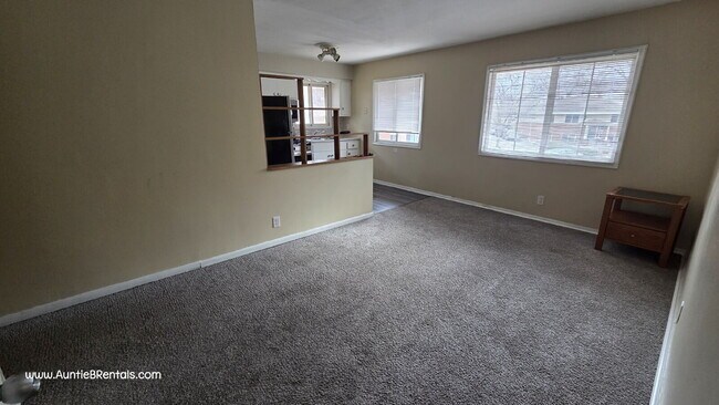 Building Photo - 3 Bedroom 1 Bath Multiplex Unit #4 – Columbia Heights