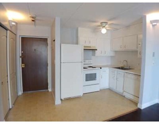Foto del edificio - 46 Cochituate Rd