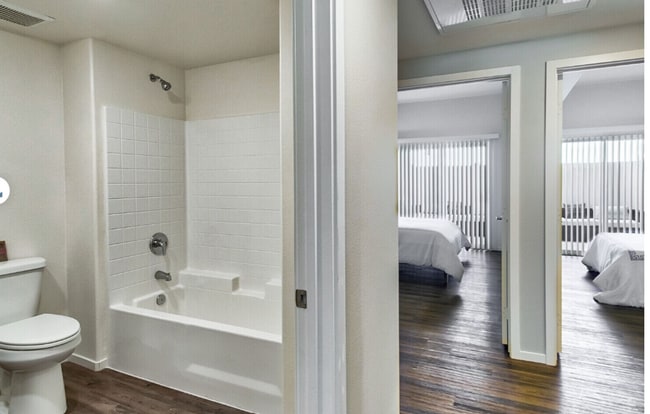 Interior Photo - Mariners Landing