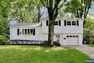 Building Photo - 253 Jeffer St