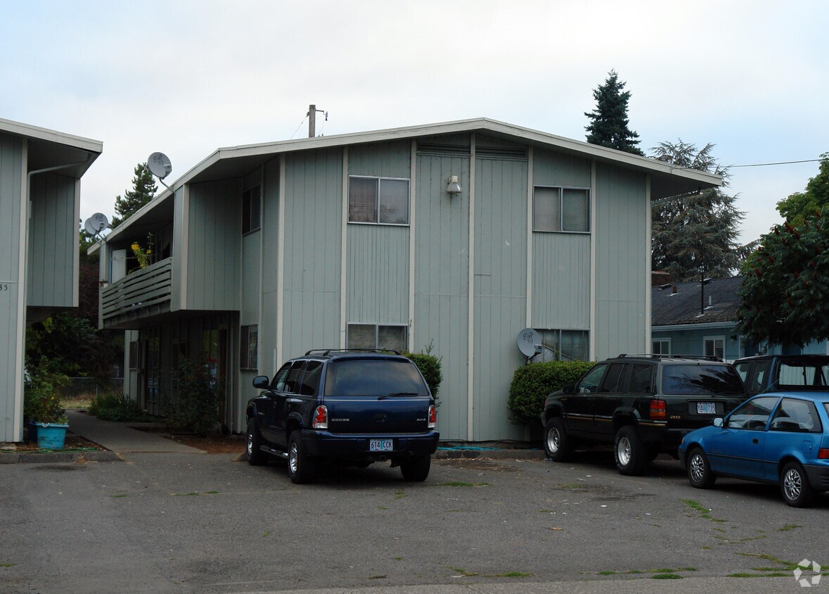 Building Photo - 2435 Lee St SE