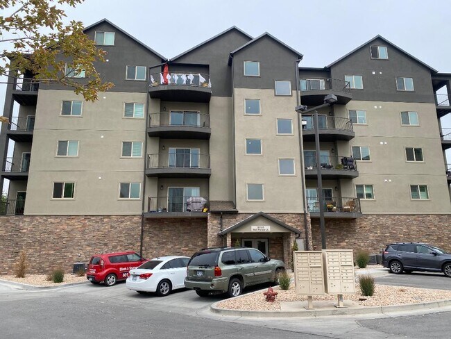 building - 1225 E Wolf Hollow Ln