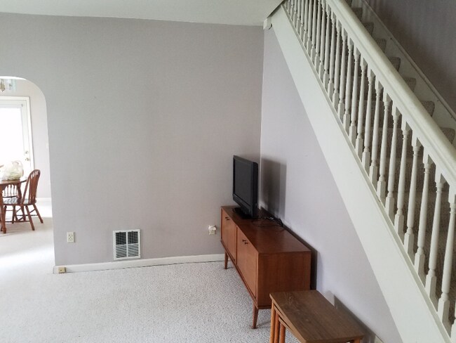 Building Photo - 12 Euclid Ave