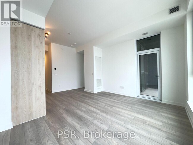 Building Photo - 1007 The Queensway