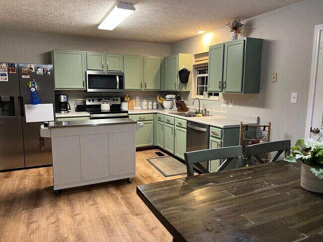 Foto del edificio - 1126 Willow Creek Cir