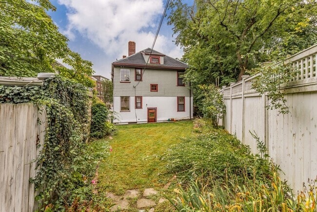 Building Photo - 375 Mount Auburn St