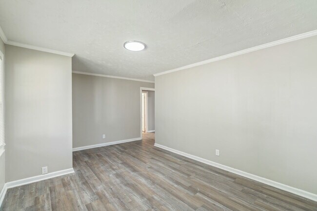 Building Photo - 3040 Woodbine Ave
