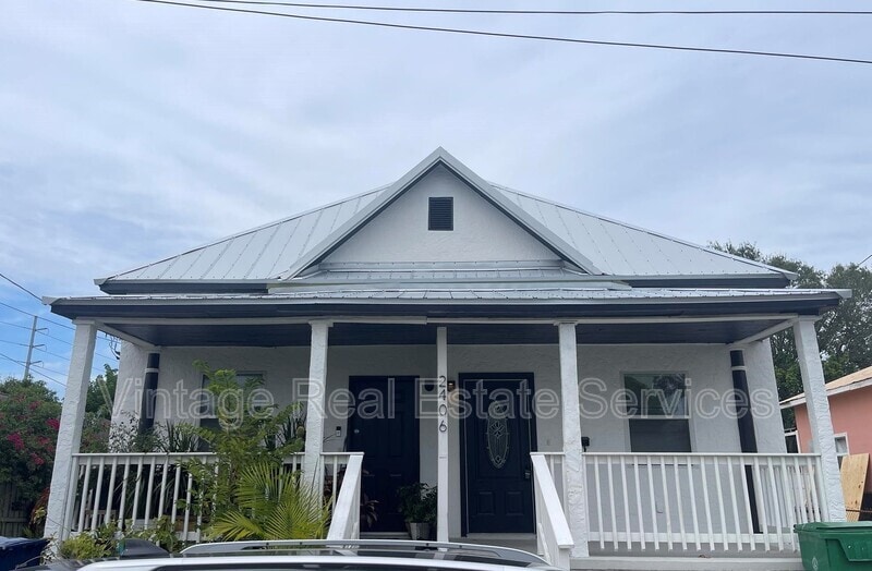 Photo - 2406 E Clark St