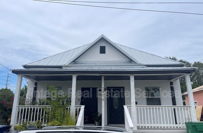 Photo - 2406 E Clark St Apartment