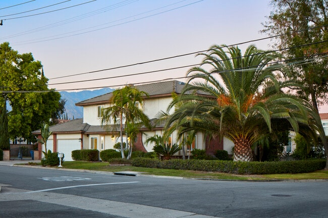 Building Photo - 1430 Lovell Ave