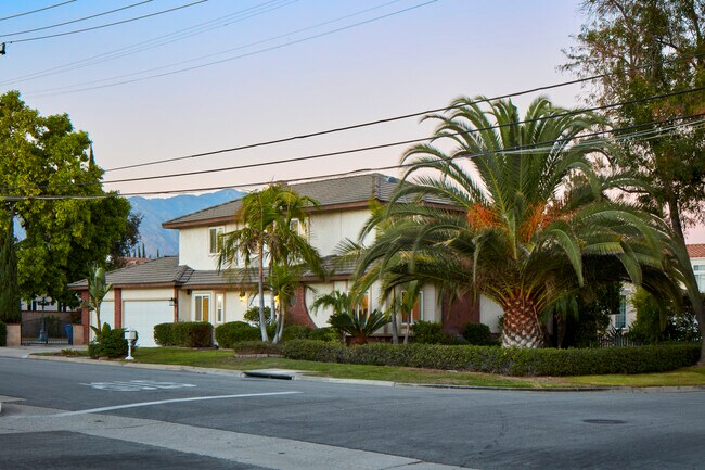 Foto del edificio - 1430 Lovell Ave