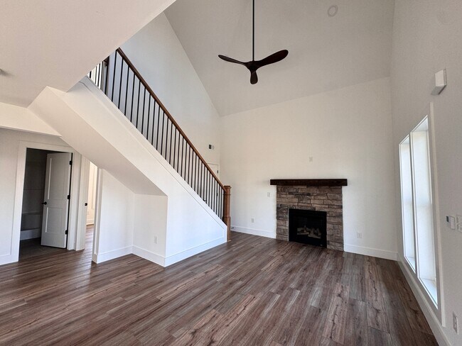 Foto del edificio - 424 Fowler Rd