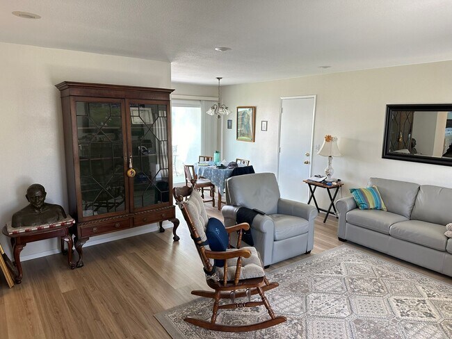 Building Photo - 2 bed 1 bath home in Thousand Oaks CA