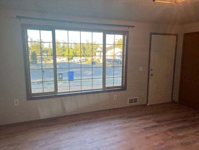 Building Photo - 899 Cathlamet Dr
