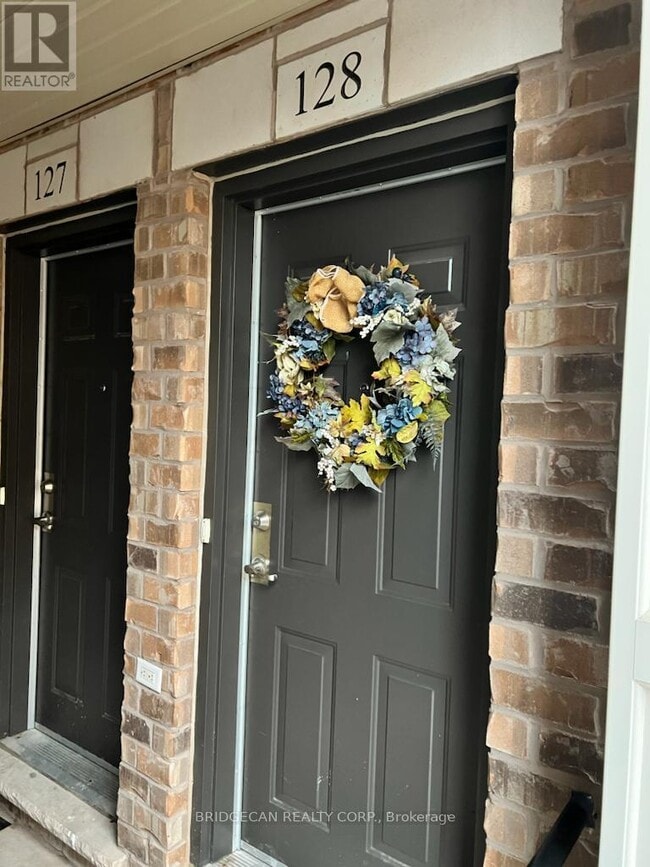 Building Photo - 2441 Greenwich Dr