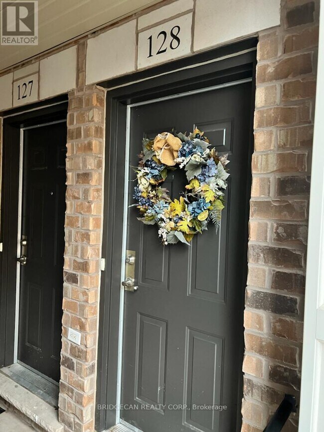 Photo du bâtiment - 2441 Greenwich Dr