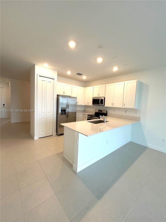 Foto del edificio - 6412 Seabright Ter