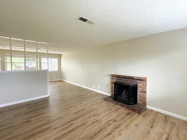 Foto del edificio - 2155 Cormorant Dr