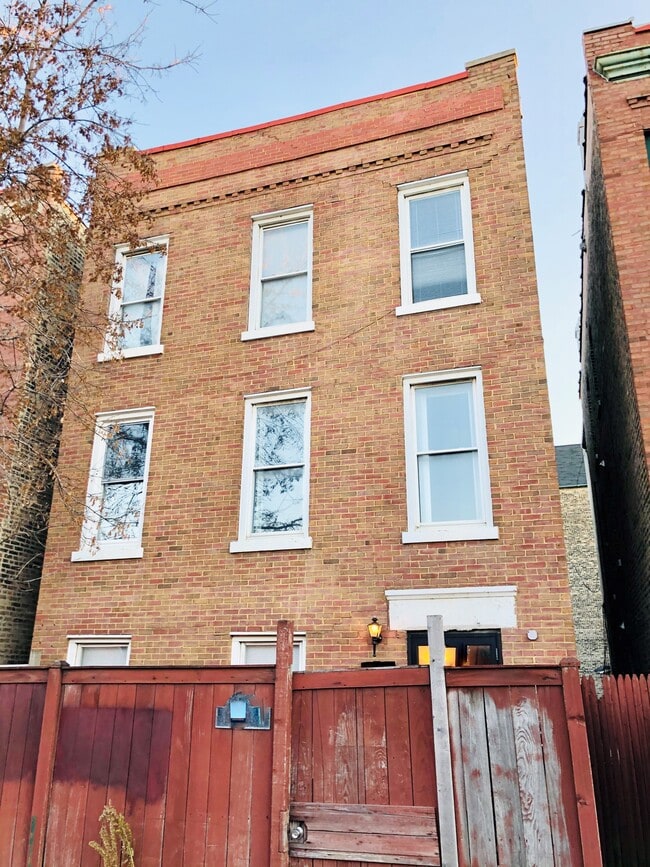 Foto del edificio - 2255 W Fullerton Ave
