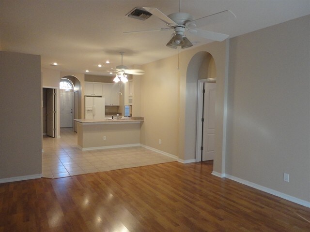 Foto del edificio - 14447 Pepperpine Dr