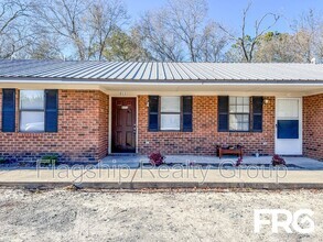 Building Photo - 211 Connie Cir