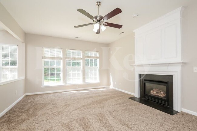 Building Photo - 1562 Pondhaven Dr